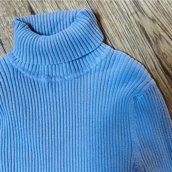 Grey Ribbed Turtleneck 🐢 - Picture 2 of 5